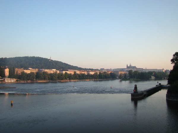 Прага утром дмен и вечером
