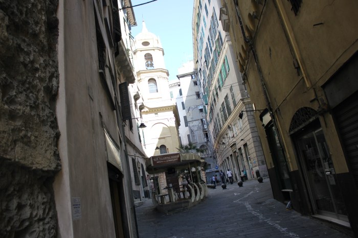 старые кварталы Генуи. 